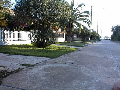 Uno dei viali all'interno del villaggio